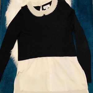 Black long Sleeve with scallop white collar 🖤